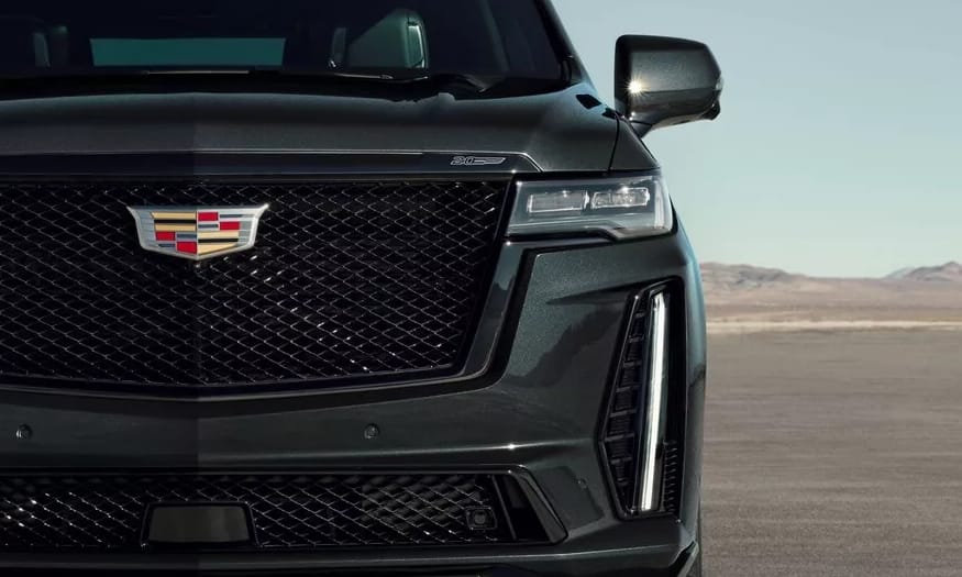 Stílusosan, 690 lóerős V8-as monstrummal jubilál a Cadillac