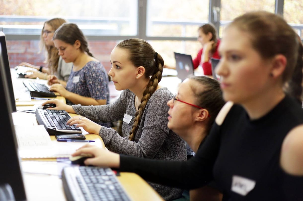 Már ilyen is van: kislánya miatt váltott informatikára az anyuka