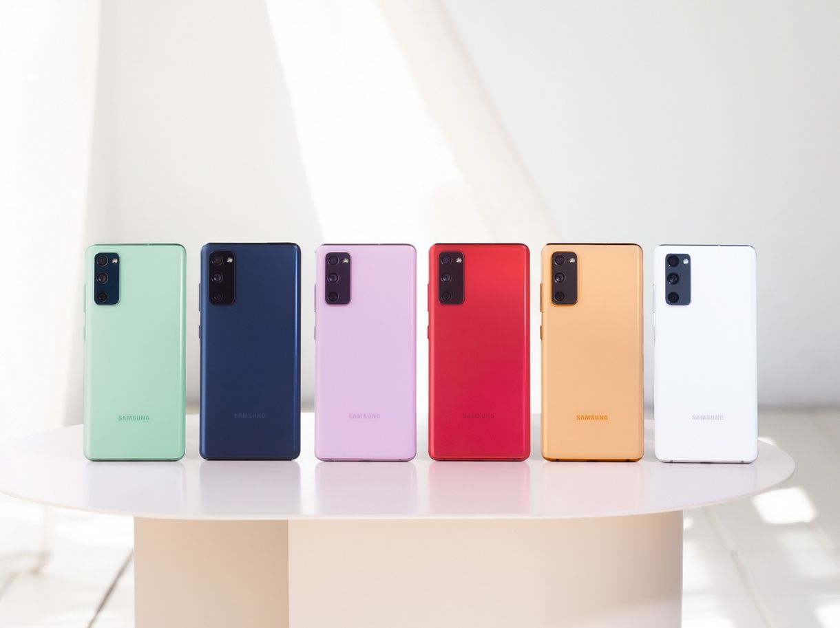 Erős processzor, karcsúsított ár: itt a Samsung rajongóknak szánt telefonja, a Galaxy S20 FE