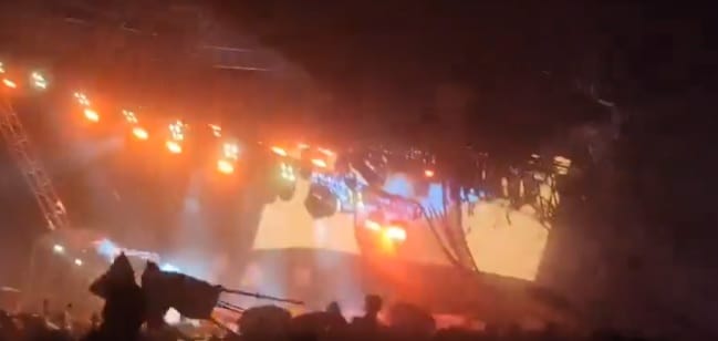 Összeomlott a színpad egy mexikói kampányrendezvényen, legalább 9-en meghaltak – videón a baleset