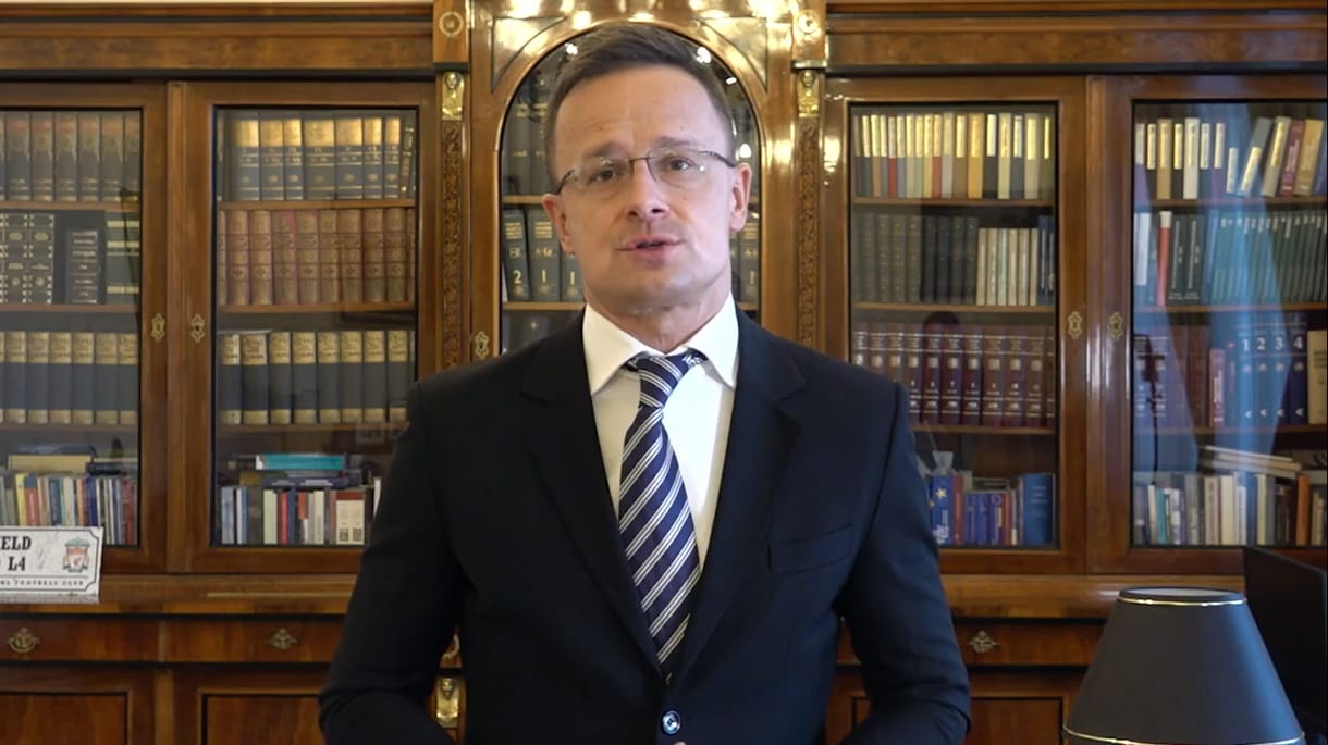 Szijjártó: Magyarország 80 lélegeztetőgépet adományoz NATO partnereknek