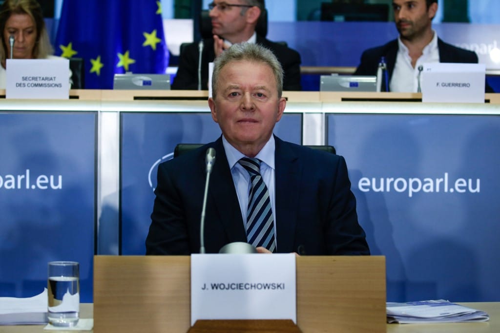 Nem volt elég meggyőző a lengyel biztosjelölt, újra meghallgatnák