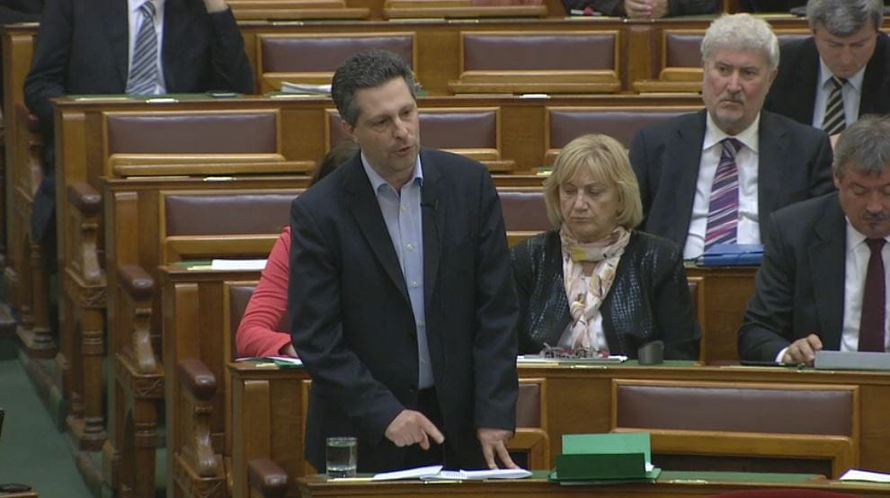 Schiffer: Bauer Orbán oldalán?