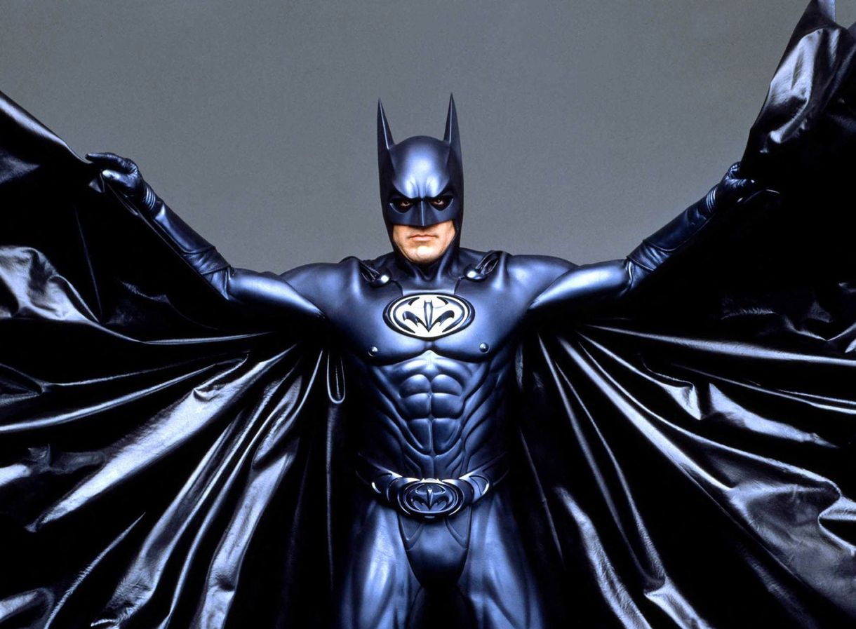 George Clooney röhejessé vált Batman-kosztümjére lehet licitálni