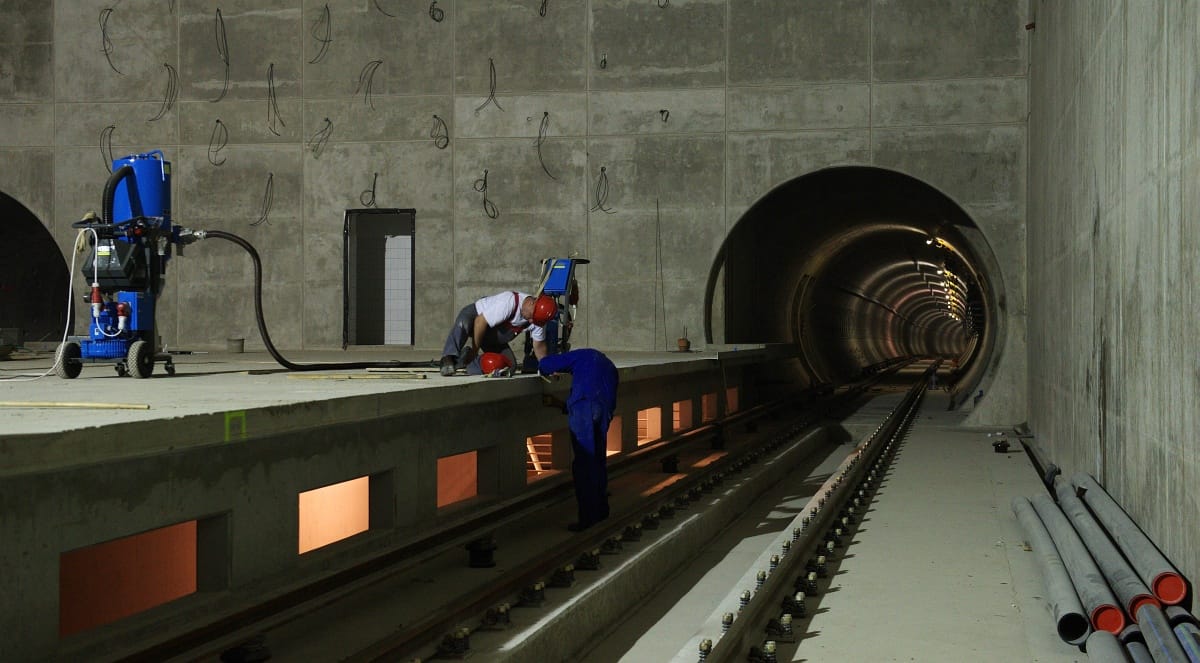 Nemzetbiztonsági trükkel mászna ki a 4-es metró csapdájából a BKV