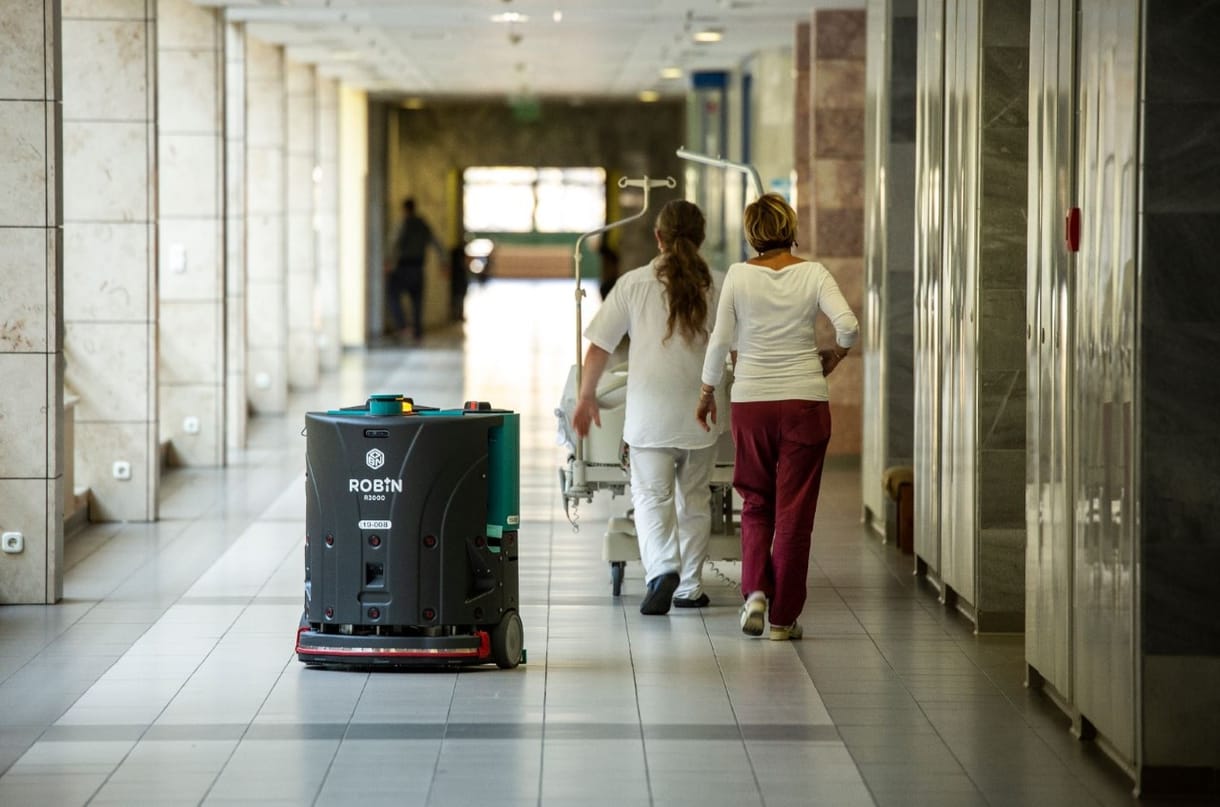 480 milliárdnyi állami pénz egy év alatt – szintet lépett a kormány kedvenc takarítócége