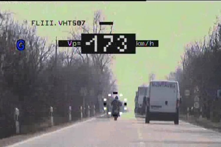 90-es szakaszon 173 km/h-val száguldott Kisbéren ez a motoros