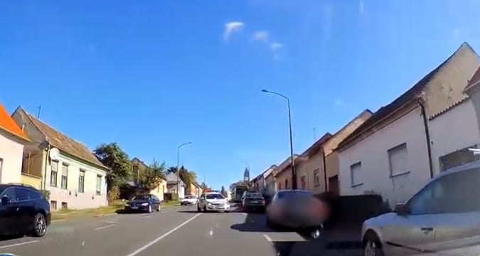 Három rendőrautó is összetört egy üldözésben Baranyában – videó
