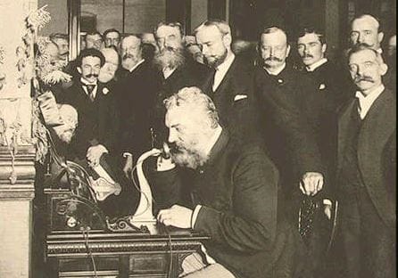 Halló, ma van a telefon szülinapja
