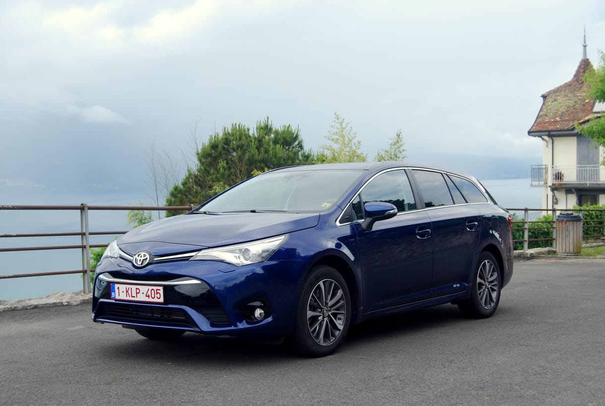 Toyota Avensis-teszt: tökéletes középpályás