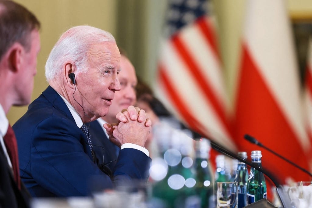 Guardian-kommentár: Biden kudarcot vall a globális demokráciáért vívott harcban