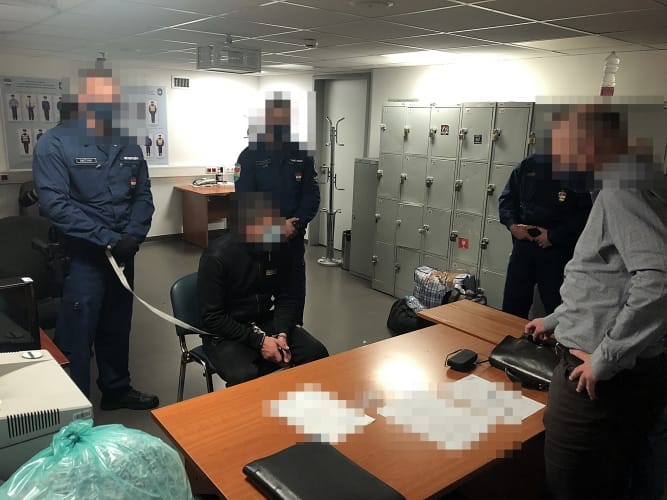 Spanyolországból hozták haza az M5-ösön történt fegyveres rablás egyik elkövetőjét