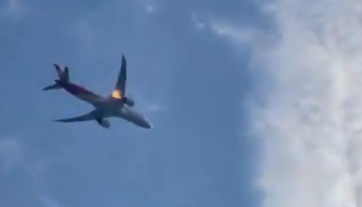 Kigyulladt hajtómű miatt hajtott végre kényszerleszállást egy Boeing Rómában – videó