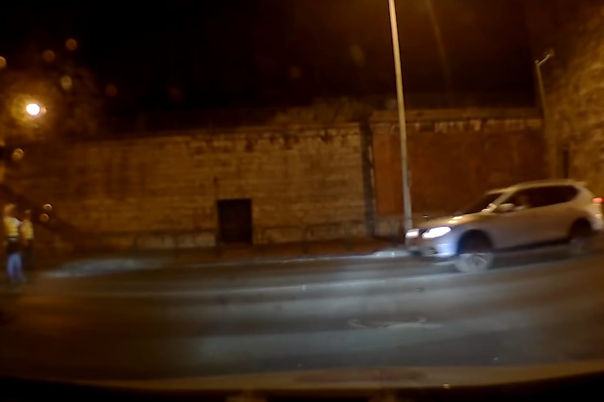 Megszólalt a rendőr, aki elfogta a kilenc piroson áthajtó belvárosi terepjáróst