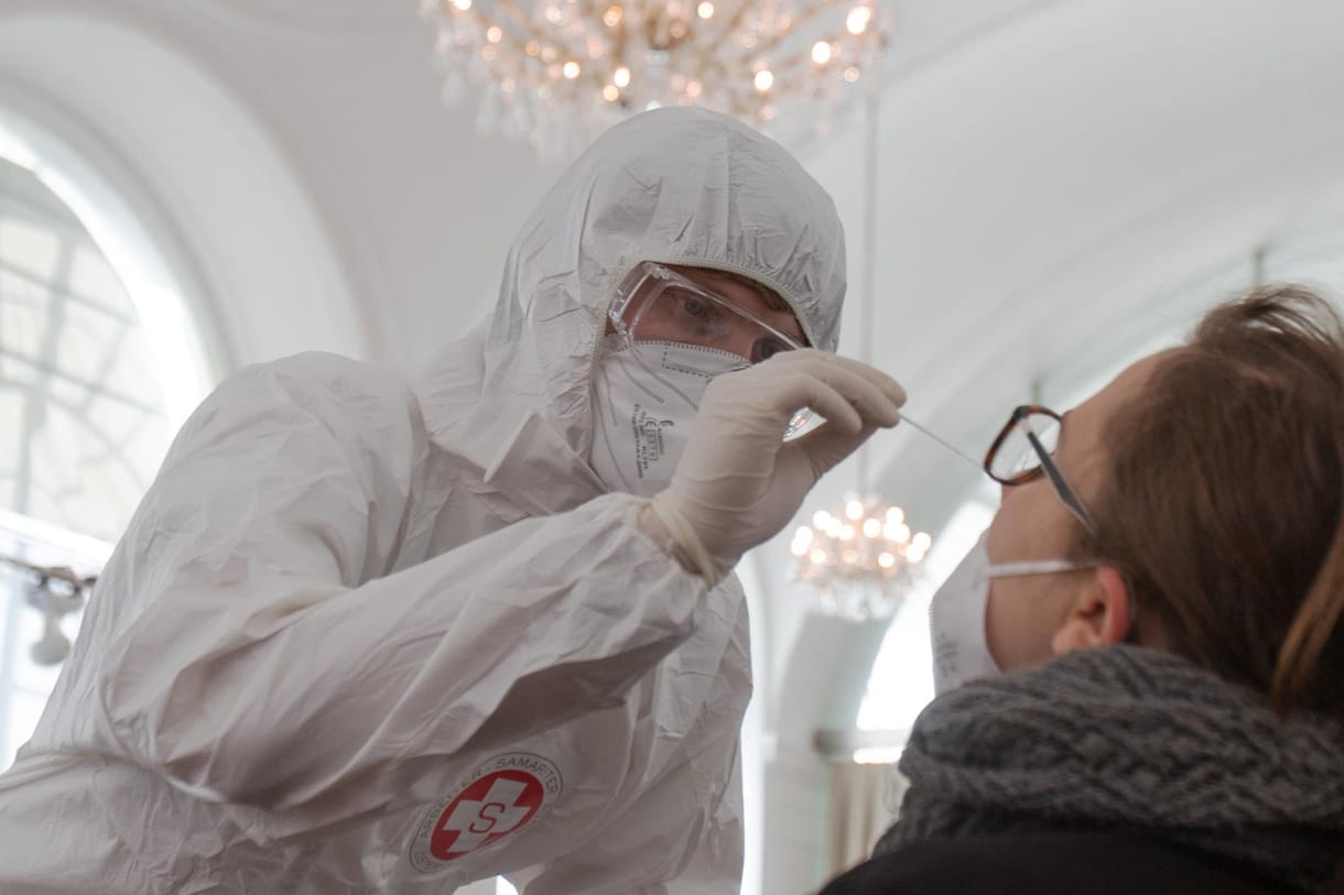70 százalékkal lassíthatta a koronavírust a tömeges tesztelés Szlovákiában