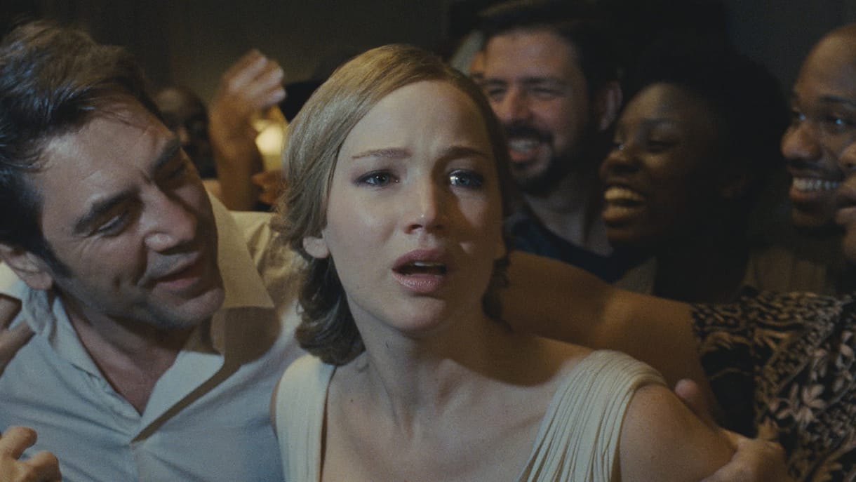 Vagy idegesít, vagy elkápráztat Jennifer Lawrence kegyetlen pokoljárása