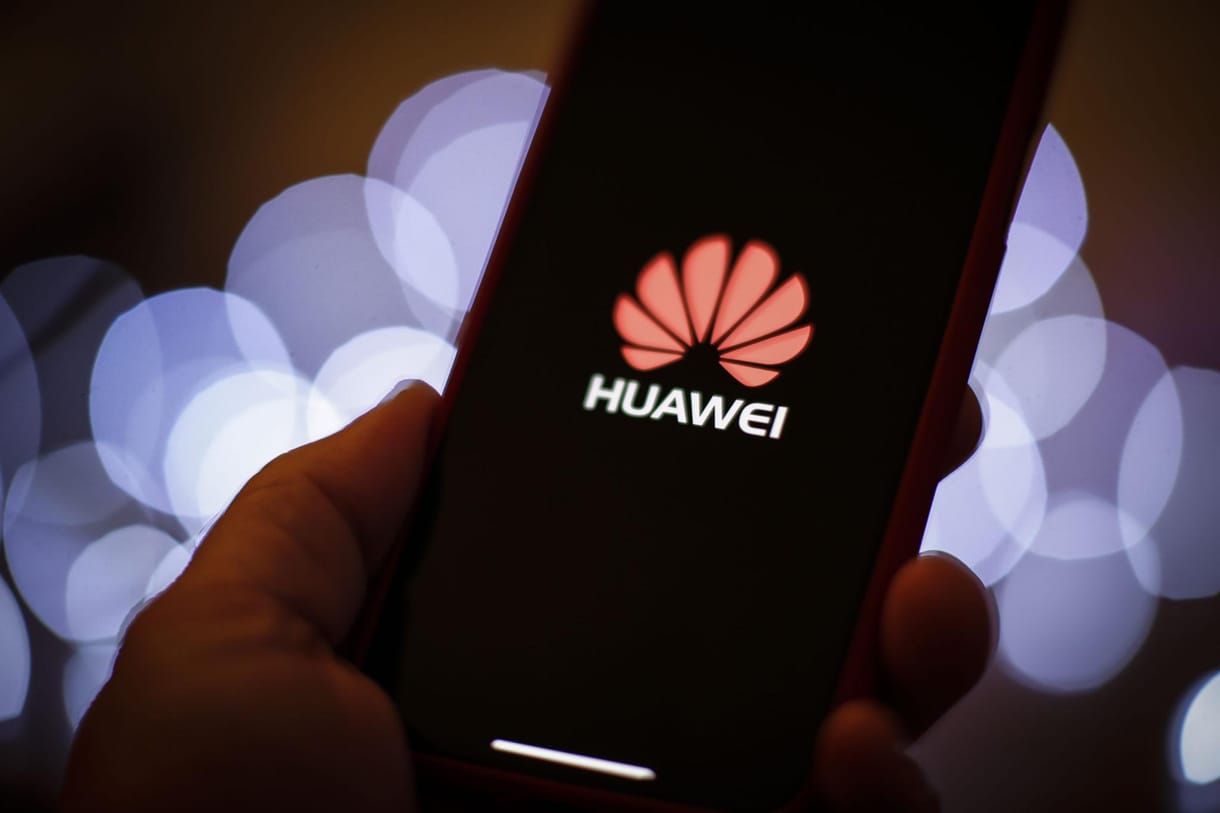Új központot nyitott a Huawei Brüsszelben, bárki beviheti ellenőriztetni a mobilját