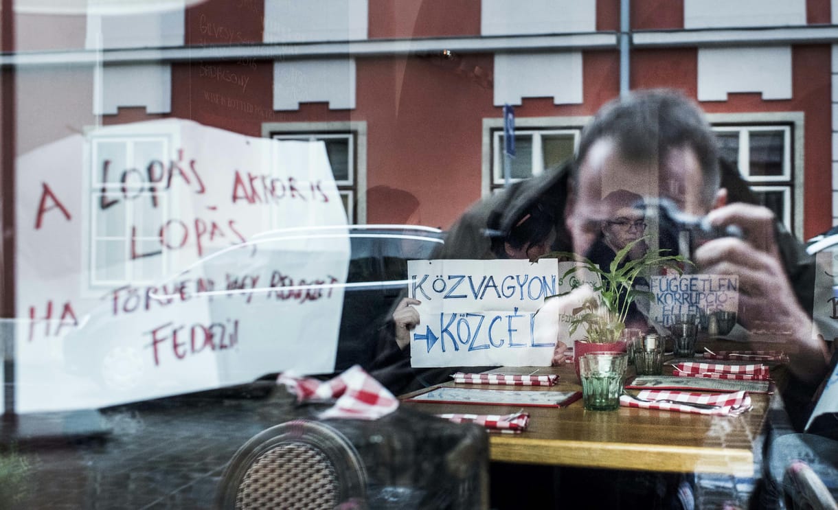 Ha így folytatjuk, már nem Romániához kell mérnünk a magyar korrupciót, hanem Szerbiához és Ukrajnához