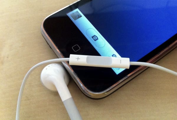 Exponáljunk az iPhone headsetével