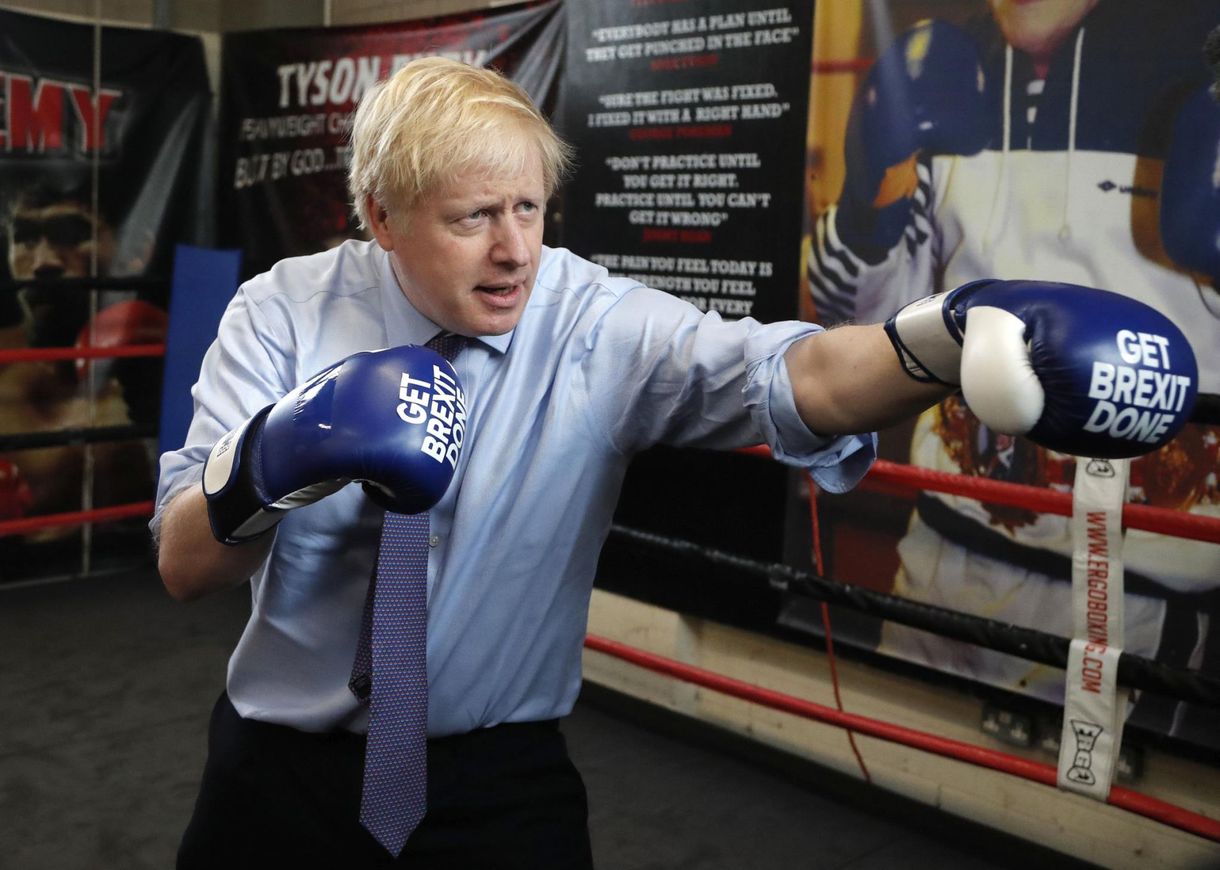 A sürgősségi padlóján fekvő kisfiú döntheti el a brit választást?