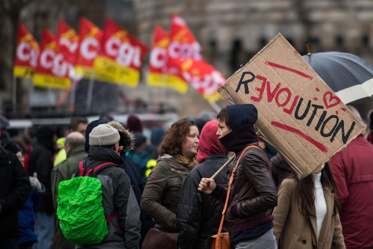 Francia sztrájkok: a párizsi kormány cseles megoldást talált