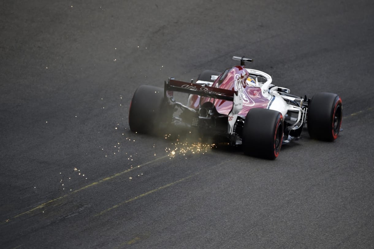 Hatalmas balesettel indult az F1 edzése – videó