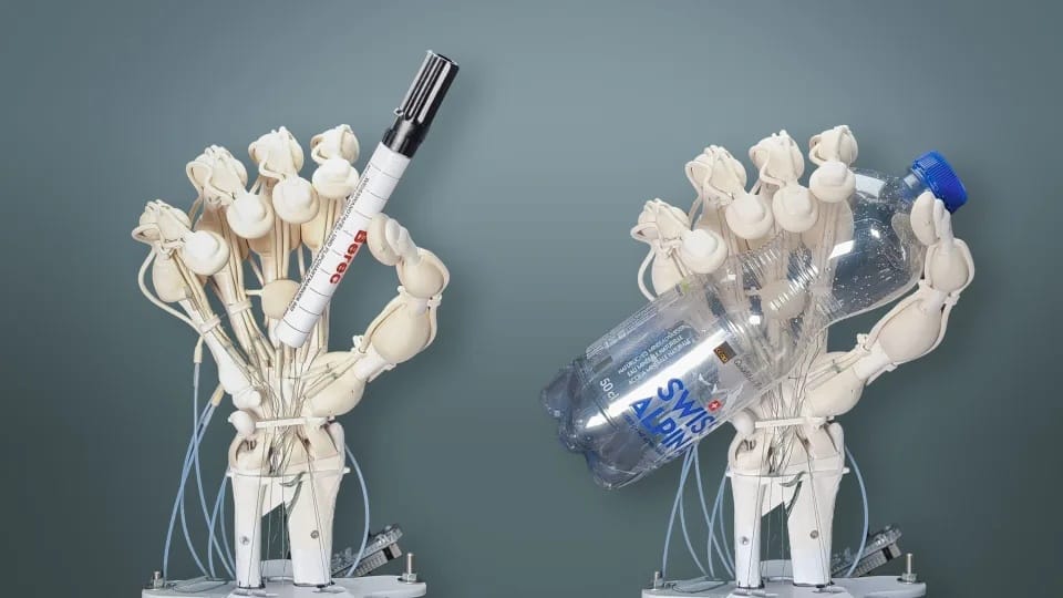 Ilyen robotkéz eddig nem létezett: nyomtattak egy olyat, amelyben már ott vannak a csontok és az inak is