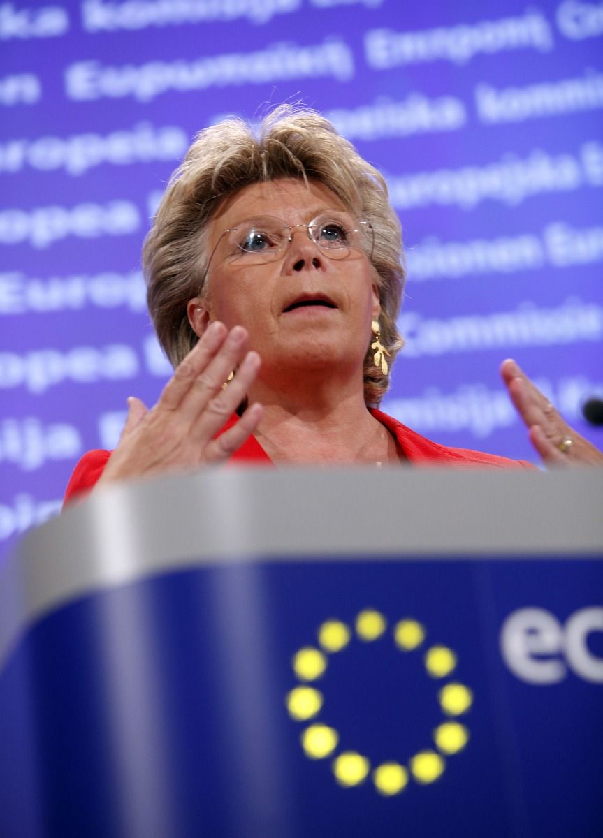 Ráförmed a parlament a kormányt kritizáló EU-s biztosra