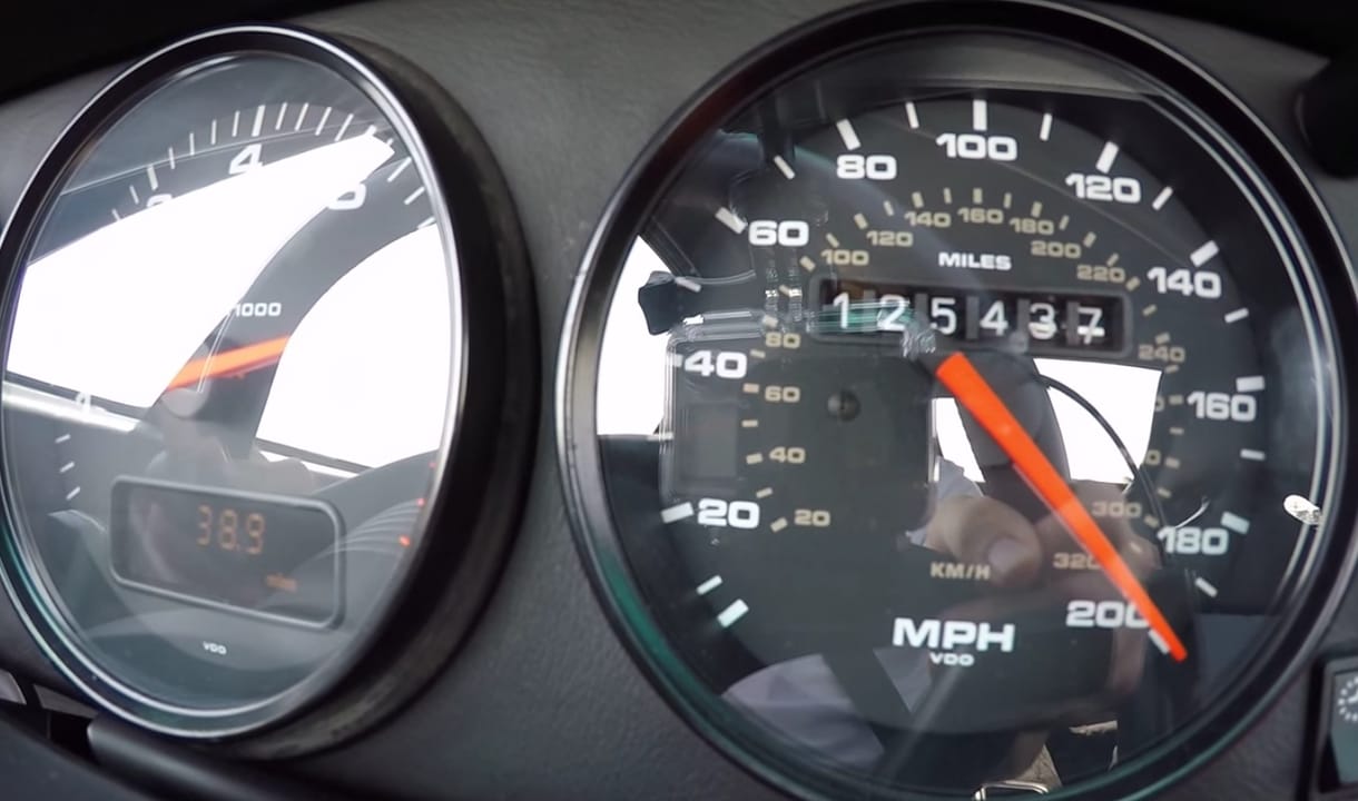 Berki Krisztián beájulna: 320 km/h-val repesztett az autópályán a Porsche 911 – videó