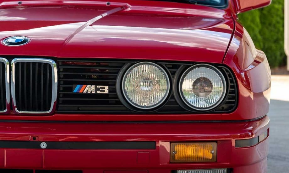 75 millió forintot adtak ezért a 32 éves M3-as BMW-ért