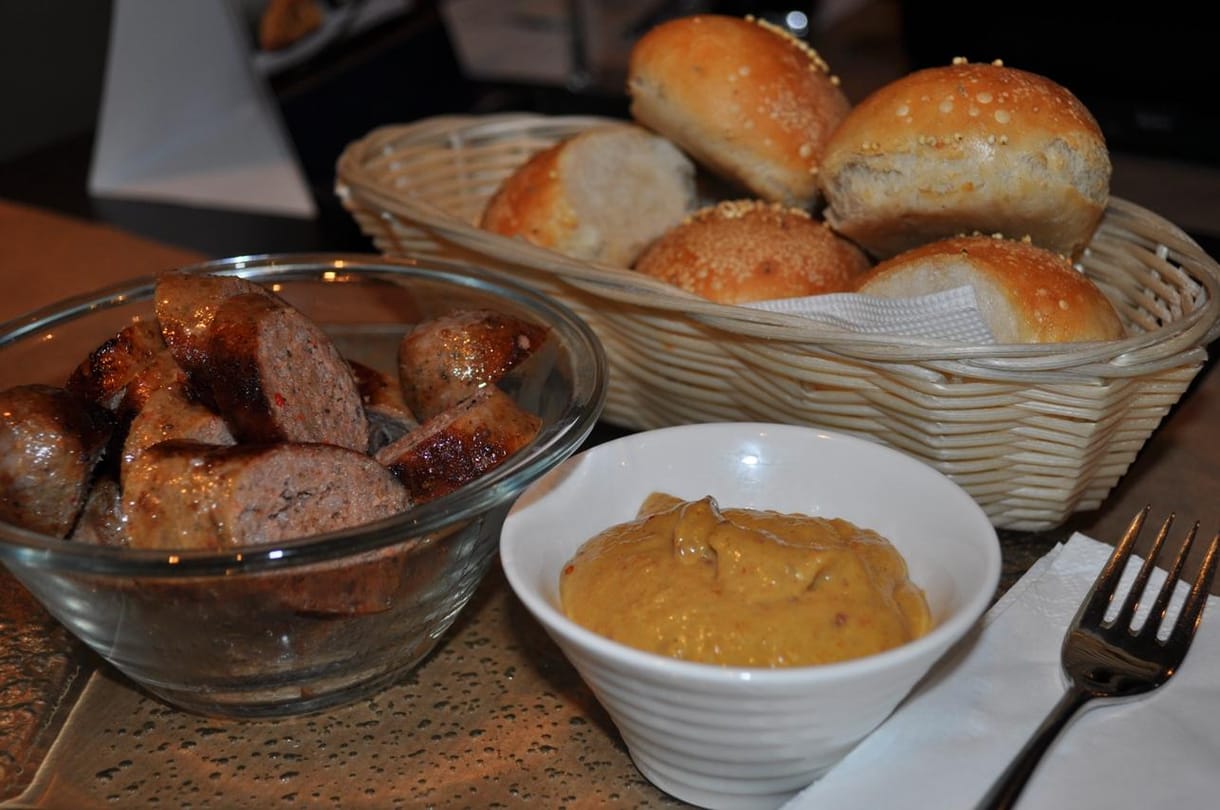 Így készül az ország kolbásza – fotó, recept