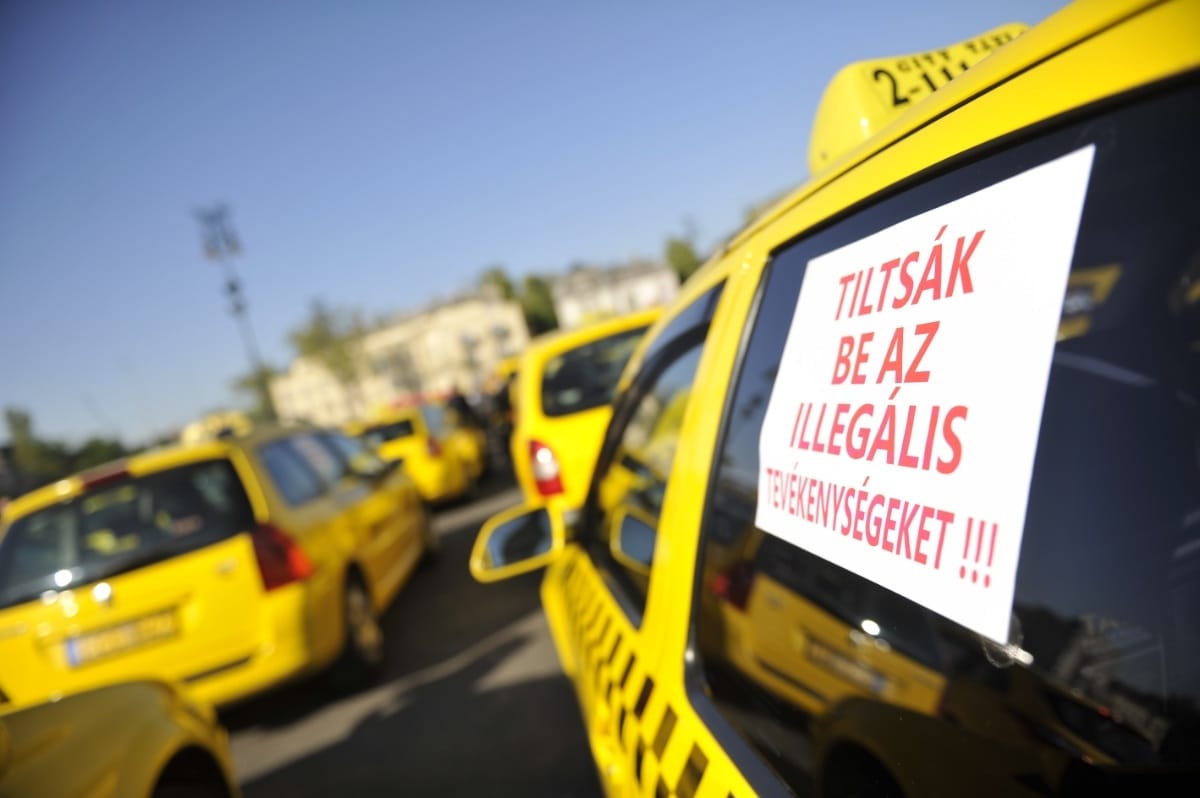 Hiénák vagy angyalok? Kommentháború az Uber kivonulásáról