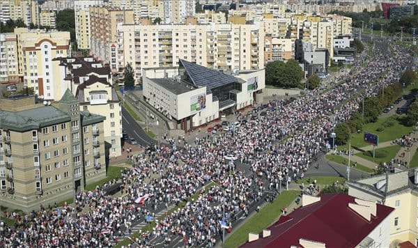 Emberjogi szervezetek szerint több, mint 400 embert vettek őrizetbe a belarusz hatóságok