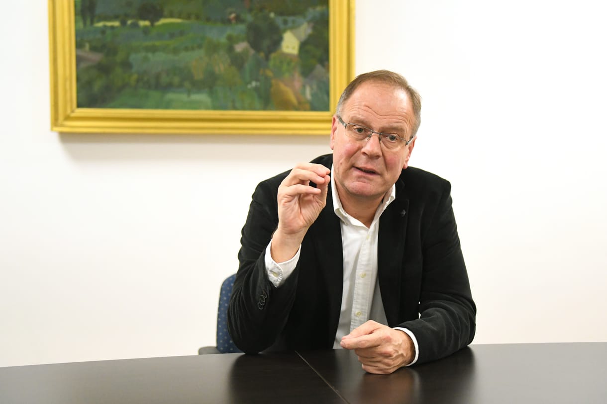 Bayer Zsolt ordenáré beszólásával egyidőben Navracsics Tibor azon dolgozik, hogy a Fidesz újra az Európai Néppárt tagja lehessen