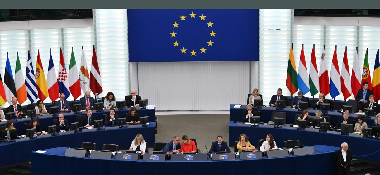 Financial Times: A szélsőjobb felé közeledik a Néppárt az Európai Parlamentben 
