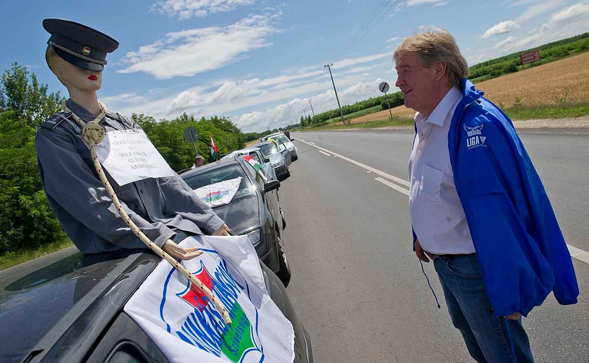 Horvát rendőrök is tiltakoznak a magyar kormány ellen
