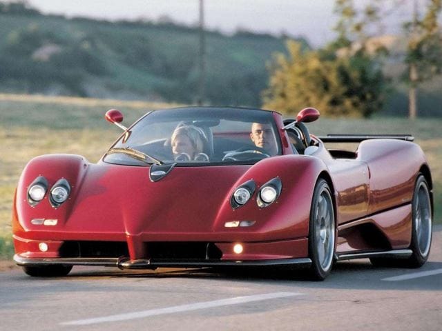 Így mennydörög egy Pagani Zonda Monacóban - videó