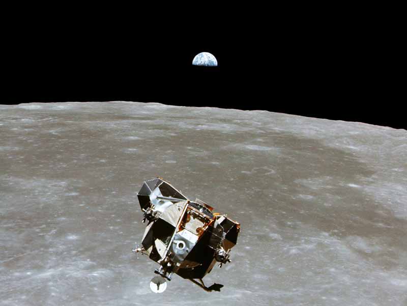 Csodás képeket osztott meg a NASA a Hold felszínéről, több új is van köztük