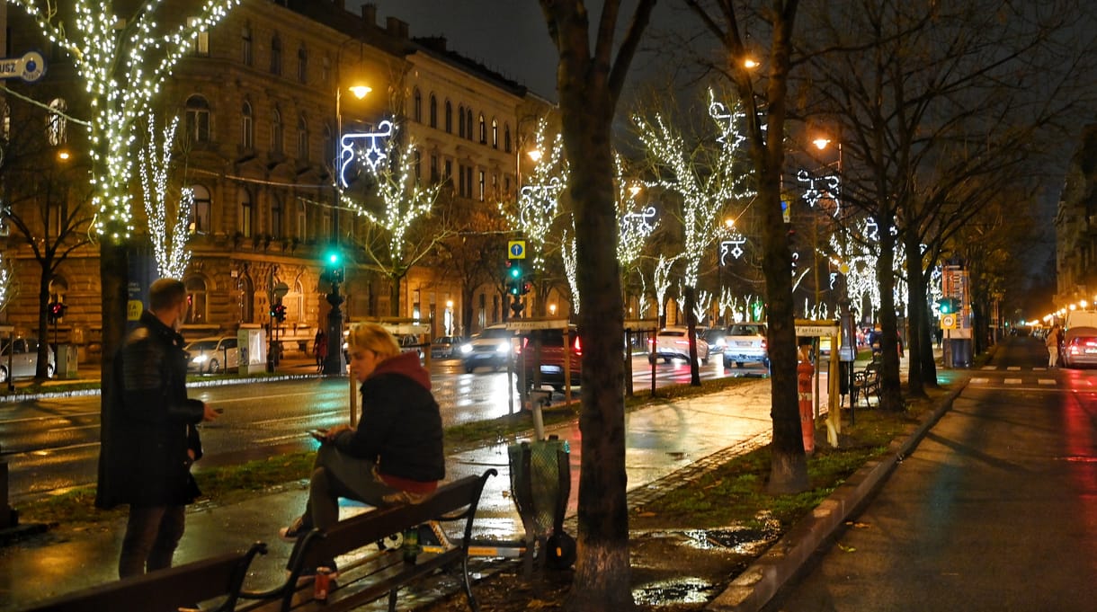 Így gyulladtak fel a karácsonyi fények Budapesten - galéria