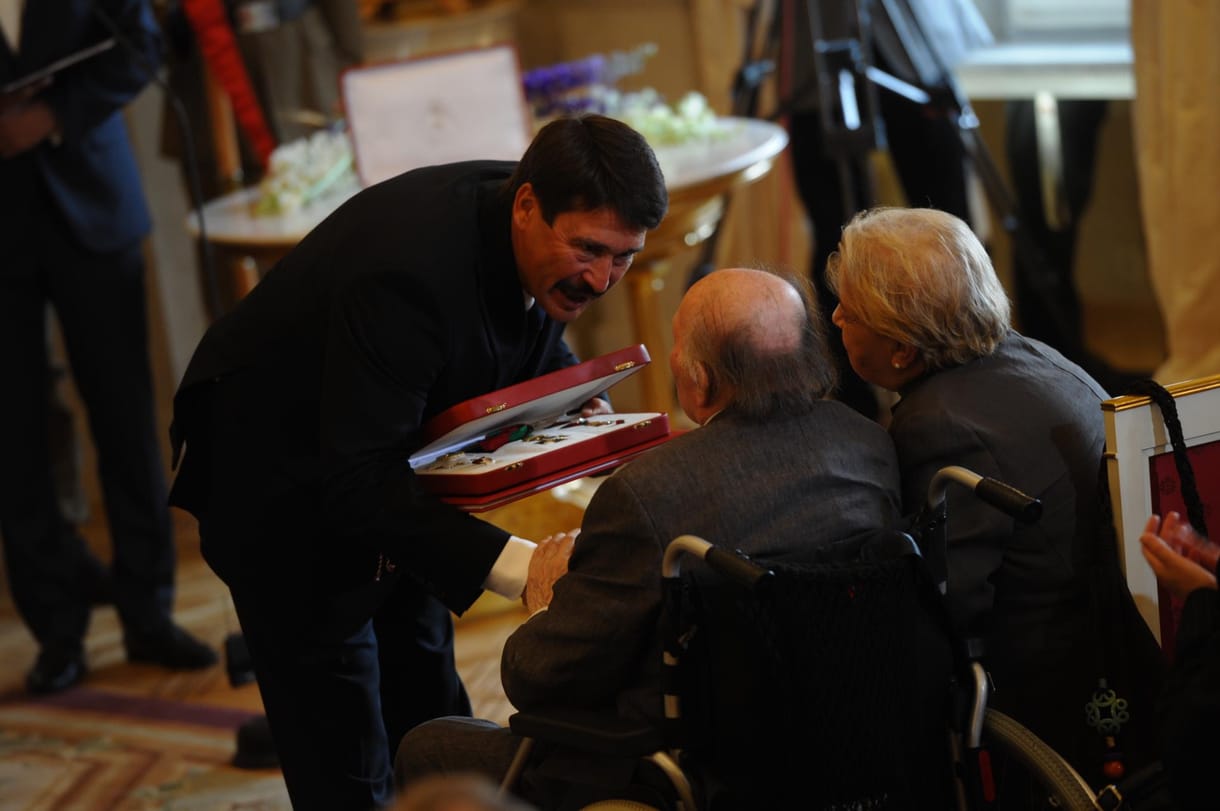 A jobboldal és Kertész Imre kitüntetése