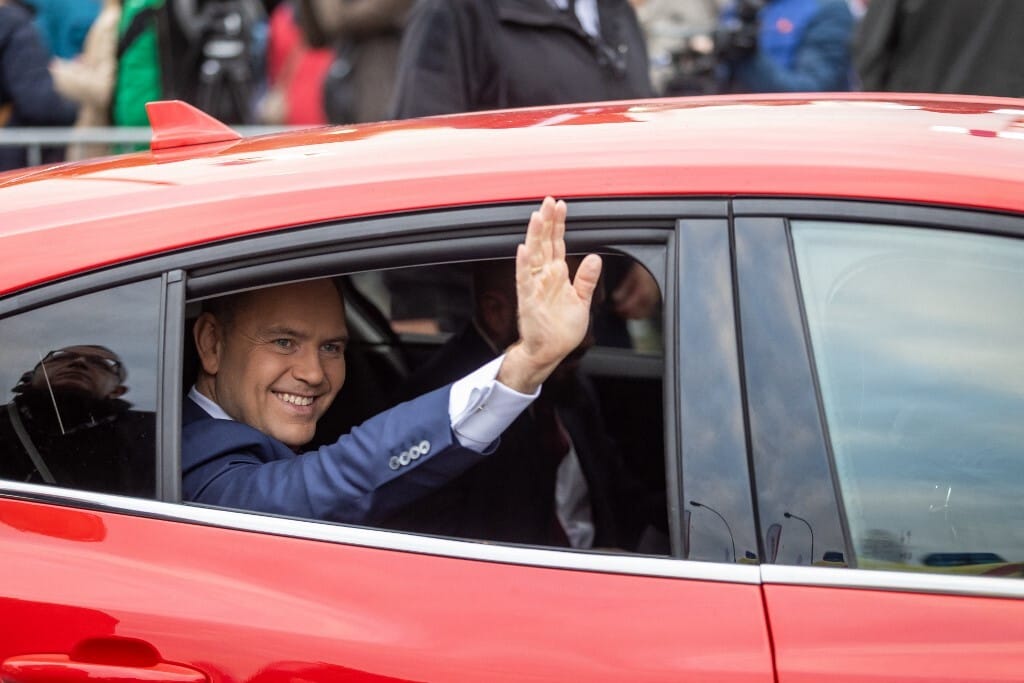 Gúzsba kötve marad Donald Tusk kormánya az új elnök mellett, és ez a koalíció széteséséhez vezethet