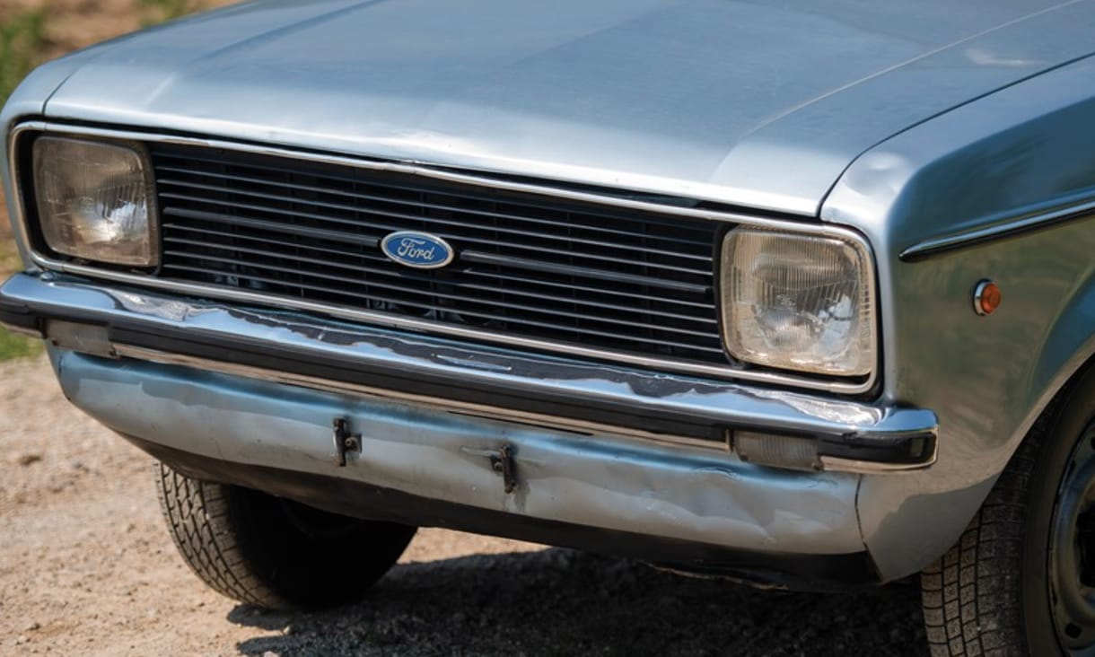 Régi ütött-kopott kis Ford Escort, de miért ér egy kisebb vagyont?