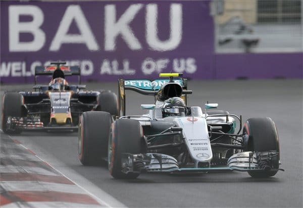 Forma-1: Rosberg indulhat az élről Bakuban