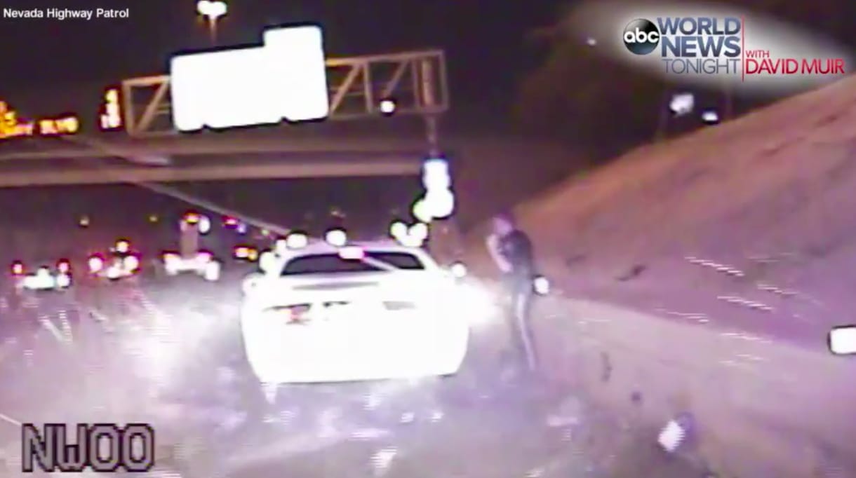 Instant karma: szondáztatni akart a rendőr, erre leborult elé egy rakomány sör