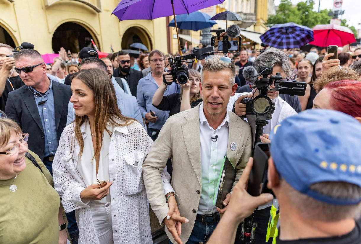 Nem négy fal között csinálják: politikai fegyver lett a magánéletből