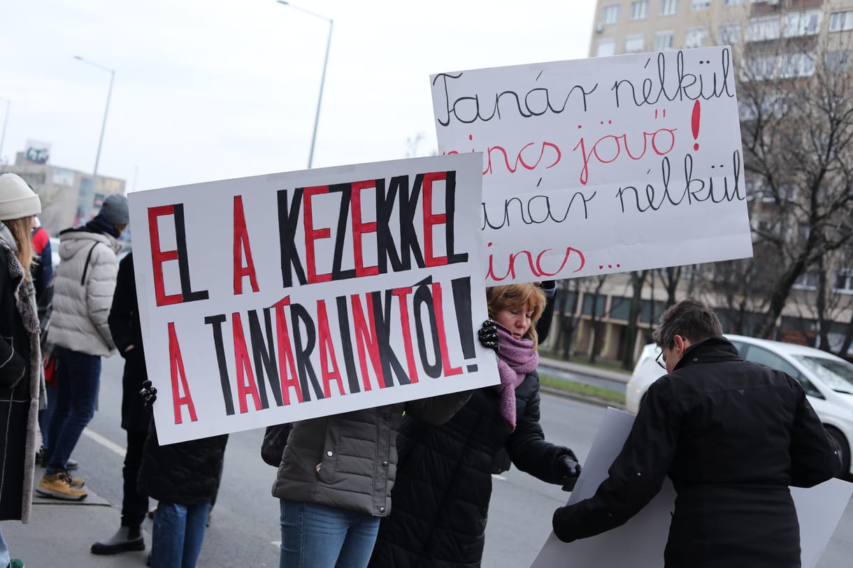 Szakszervezet a tanárok kirúgásának új szabályairól: Tipikus rendőrállami módszerrel állunk szemben