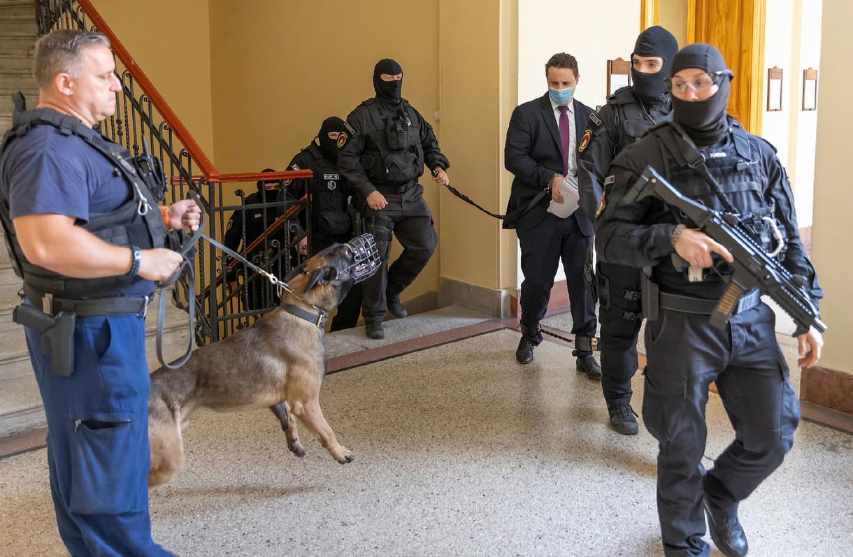 A bíróság nem, a 24.hu megtalálta Schadl György luxusautóit, amikről ő azt vallotta, nem is tudja hol vannak