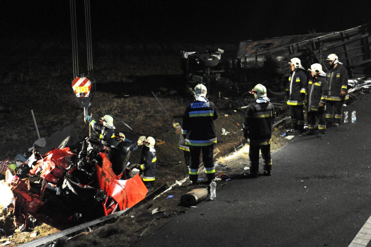 Tragédia az M43-ason: a holttesteket a jövő hétig szállítják Romániába