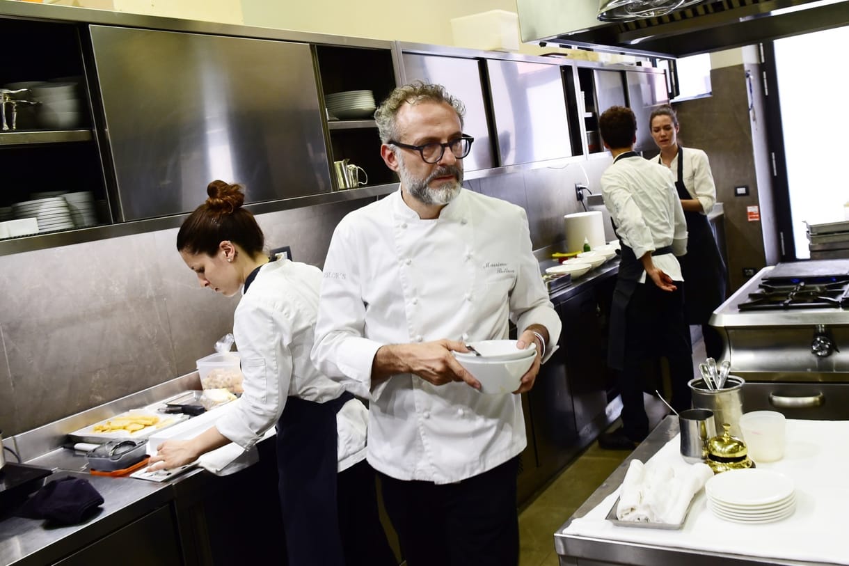 A három Michelin-csillagos sztárséf sorra nyitja ingyenes népkonyháit a rászorulóknak