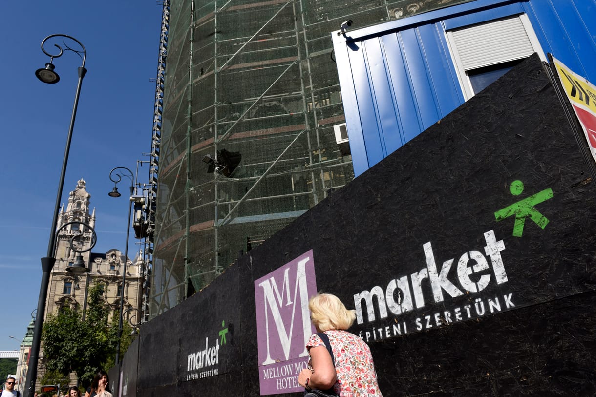 Ötmilliárdos osztalékot hozott a sok nyertes közbeszerzés a Marketnek